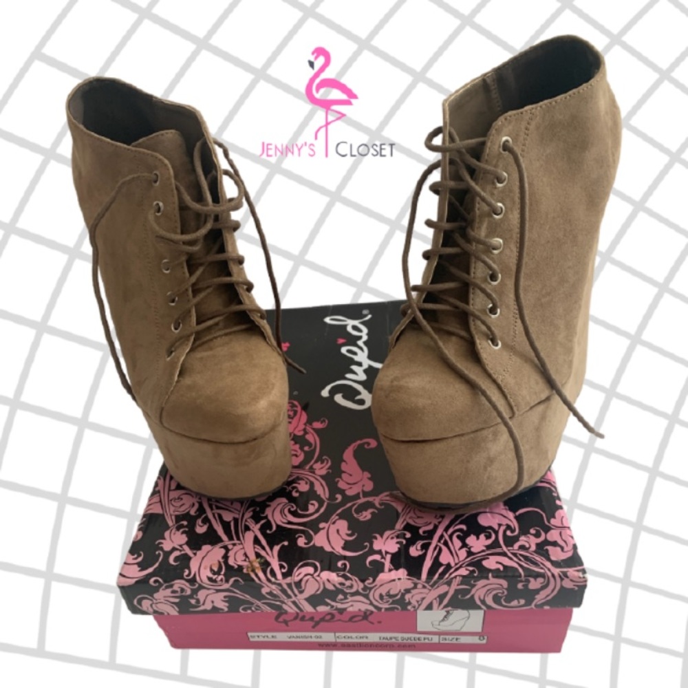 Qupid, Size 8, Taupe Suede Wedges